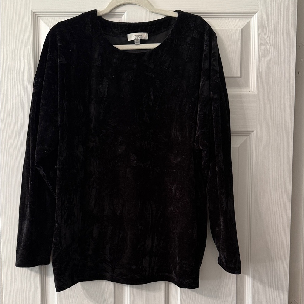 Umgee Black Velvet Long Sleeve Top